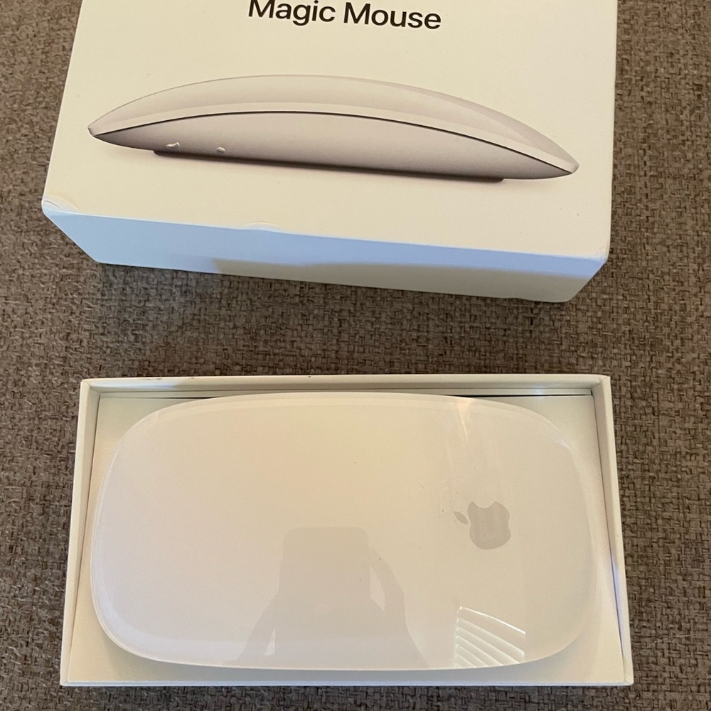 Apple Magic Mouse White and Silver Wireless Bluetooth Mouse